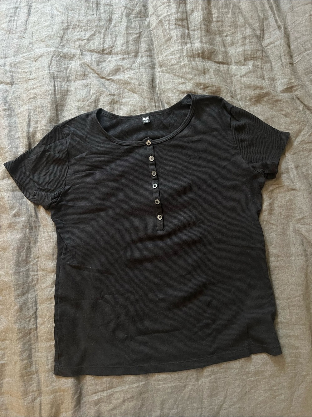 Uniqlo Women’s Black Short Sleeve Henley Top
